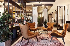 Radisson RED Hotel London Heathrow