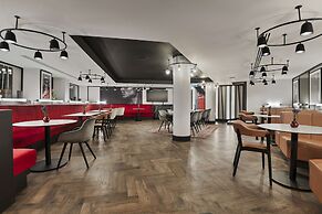 Radisson RED Hotel London Heathrow