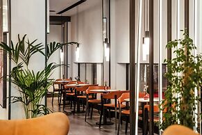 Radisson RED Hotel London Heathrow