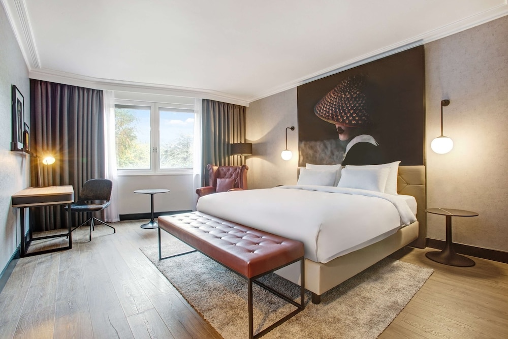 Radisson RED Hotel London Heathrow