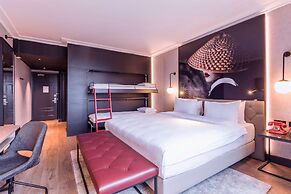 Radisson RED Hotel London Heathrow