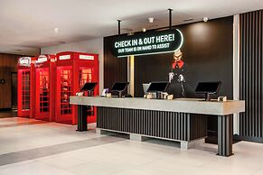 Radisson RED Hotel London Heathrow