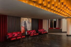 Radisson RED Hotel London Heathrow