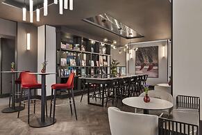 Radisson RED Hotel London Heathrow