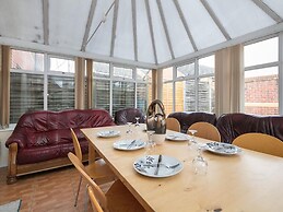 My-Places Elegant 6 Bed Town House - 68