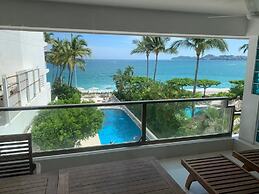 JUUB Acapulco, Exclusive Beachfront Apartment