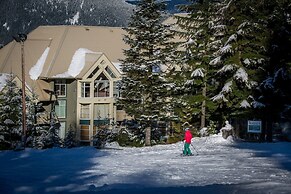 Woodrun Lodge by Whistler Premier