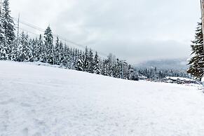 Woodrun Lodge by Whistler Premier