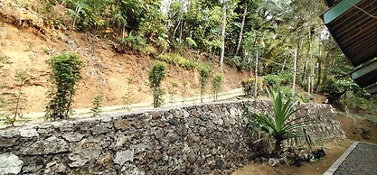 Sutrisno Homestay - Hostel