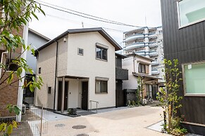 GRAND BASE Crane