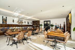 Glory Boutique Suite