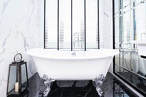 Glory Boutique Suite