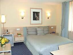 City Hotel
