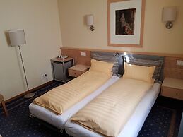 City Hotel