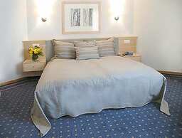 City Hotel