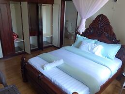 Discovery Courts Hotel