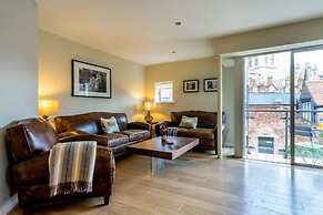 Stonegate Court