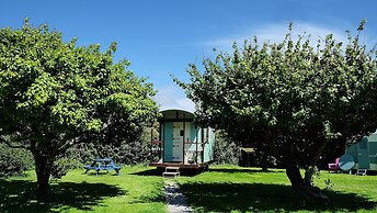 1bed Cabin Sleeps 2- Parking,fireplace,garden,pets