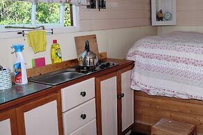 1bed Cabin Sleeps 2- Parking,fireplace,garden,pets
