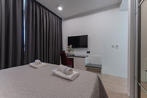 Sky & Sun Luxury Rooms