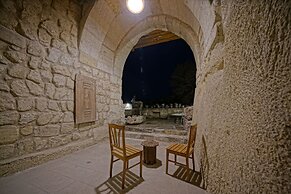 Naraca Cave House