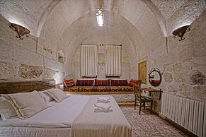 Naraca Cave House
