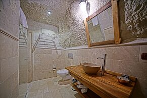 Naraca Cave House