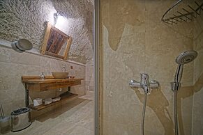Naraca Cave House