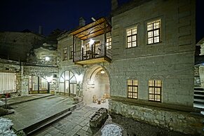 Naraca Cave House
