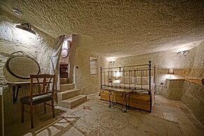 Naraca Cave House