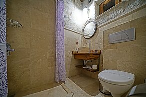 Naraca Cave House