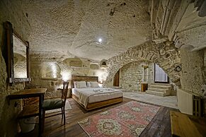 Naraca Cave House