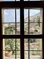 Naraca Cave House