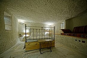 Naraca Cave House