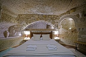 Naraca Cave House