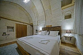 Naraca Cave House