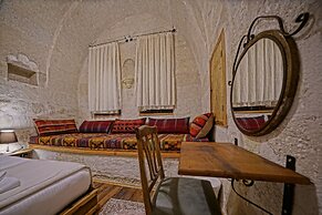 Naraca Cave House
