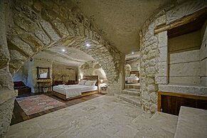 Naraca Cave House