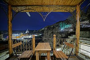 Naraca Cave House