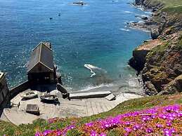 Wellspring Cottage nr Kynance Cove