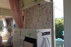 1 Bed Caravan Sleeps 2 - Parking, Garden, Pets
