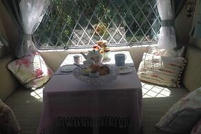 1 Bed Caravan Sleeps 2 - Parking, Garden, Pets