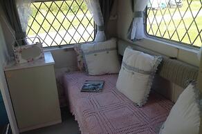 1 Bed Caravan Sleeps 2 - Parking, Garden, Pets