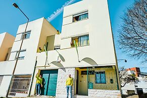 Help Yourself Hostels - Restelo