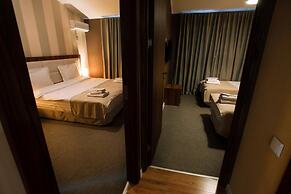 Hotel West