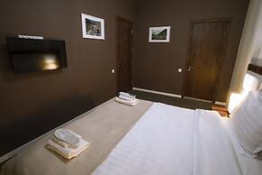 Hotel West
