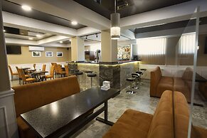Hotel West