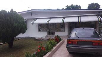 Chantal House Sleeps 8 With Garden