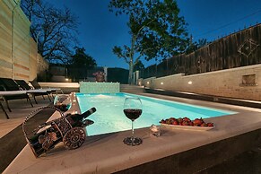 Luxury and modern Villa with a pool