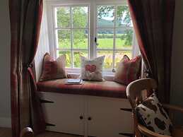a Fairytale Thatched Highland Cottage